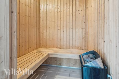 Nyd varmen i saunaen i luksushus nr. 387 til 24 personer