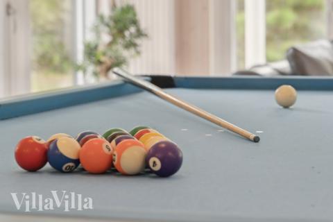Luksushus 387 til 24 personer byder på et stort aktivitetsrum med bl.a. billard og dart