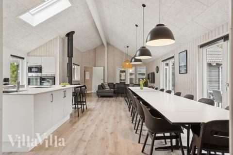 Det store lyse opholdrum i luksushus nr. 387 til 24.