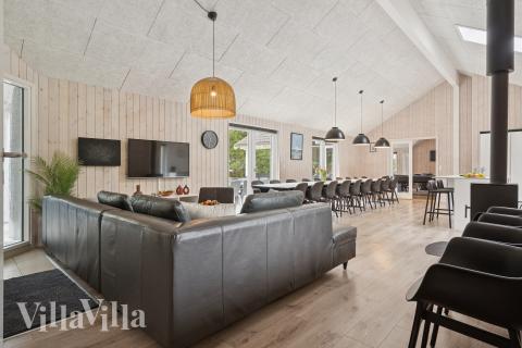 Der er mulighed for hygge i sommerhusets sofaarrangement, når I besøger luksushus nr. 387
