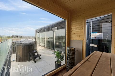 Nyd varmen i saunaen i luksushus nr. 686 til 36 personer