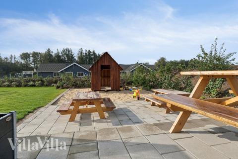 Nyd en grillaften på terrassen i luksushus nr. 686 i Limfjorden