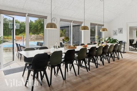 Det store lyse opholdrum i luksushus nr. 697 til 20.