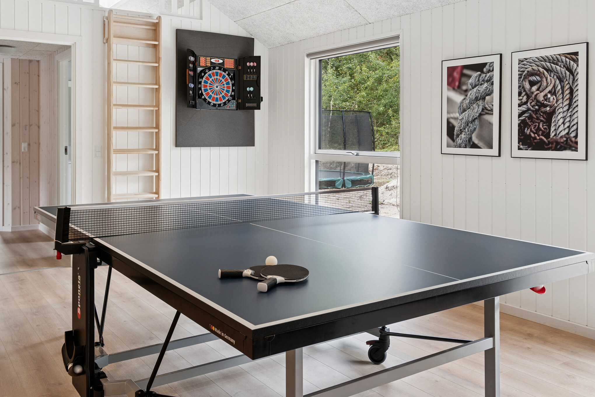 Dyst i sommerhusets aktivitetsrum, når I besøger luksushus nr. 697 i Lolland/Falster/Møn.