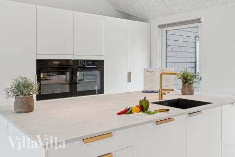 Velindrettet køkken i luksushus nr. 697 i Lolland/Falster/Møn.
