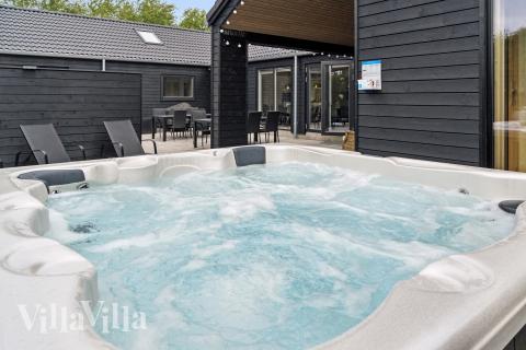 Luksushus nr. 697 byder bl.a. på et dejligt spabad