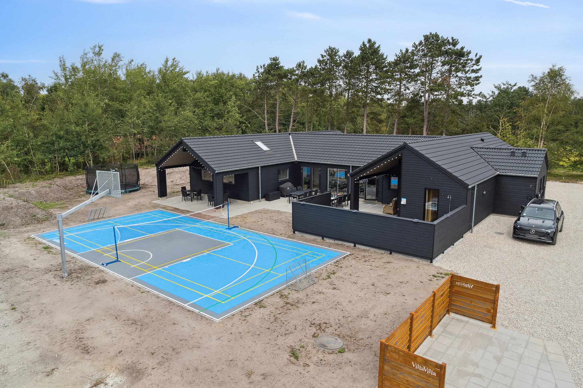 Dette skønne poolhus nr. 697 med plads til 20 personer ligger i Lolland/Falster/Møn