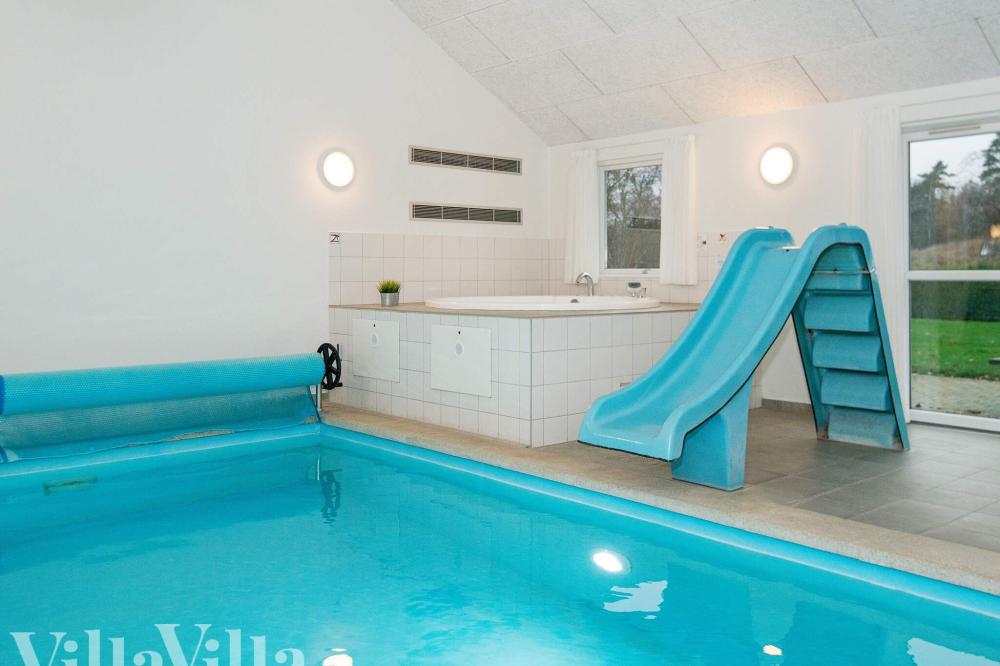 Den lækre pool i luksushuse nr. 223 til 18 personer