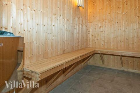 Nyd varmen i saunaen i luksushus nr. 223 til 18 personer