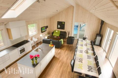 Det store lyse opholdrum i luksushus nr. 223 til 18.