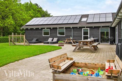 Flot sommerhus nr. 223 med god plads til op til 18 personer