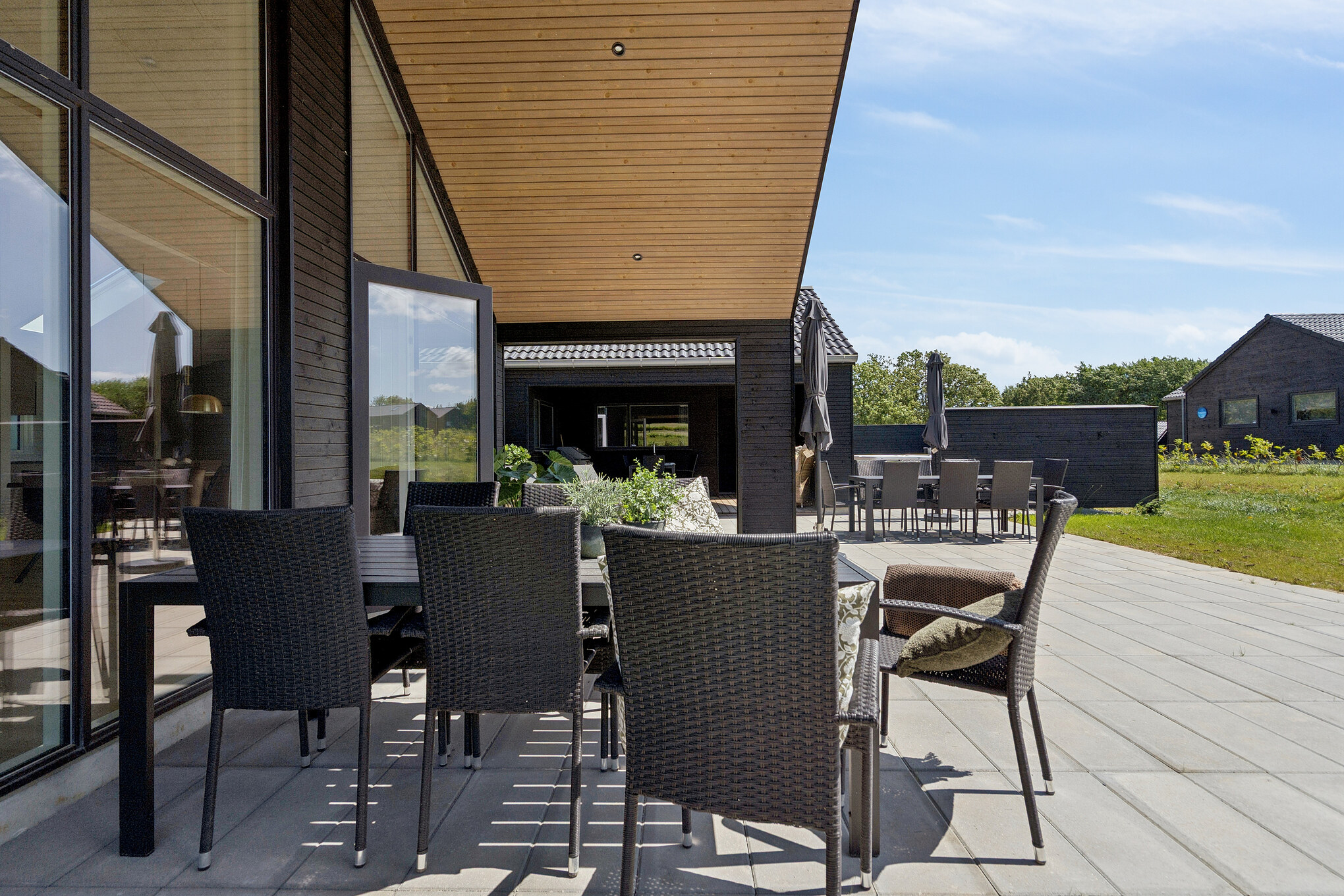 Luksushus nr. 911 har en dejlig terrasse med gode havemøbler til 20 personer.