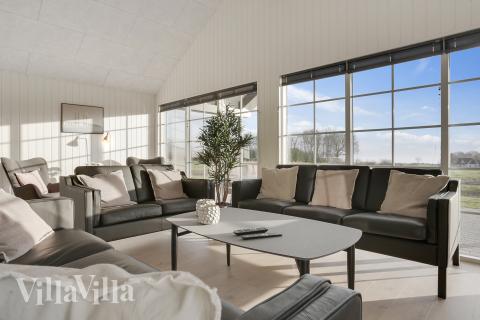 Sofahjørnet i luksushus 415 i Fyn og øer.