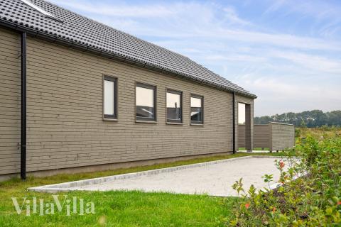 Ud over de mange timer, man kan bruge i husets pool-afdeling, så byder luksushus 665 også på mange udendørs aktiviteter