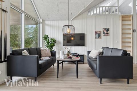 Dyst i sommerhusets aktivitetsrum, når I besøger luksushus nr. 699 i Nordjylland.