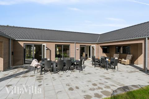 Stor terrasse ved luksushus nr. 699 i Nordjylland.