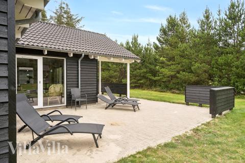Nyd en grillaften på terrassen i luksushus nr. 387 i Vestjylland