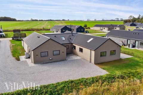 Flot sommerhus nr. 665 med god plads til op til 14 personer