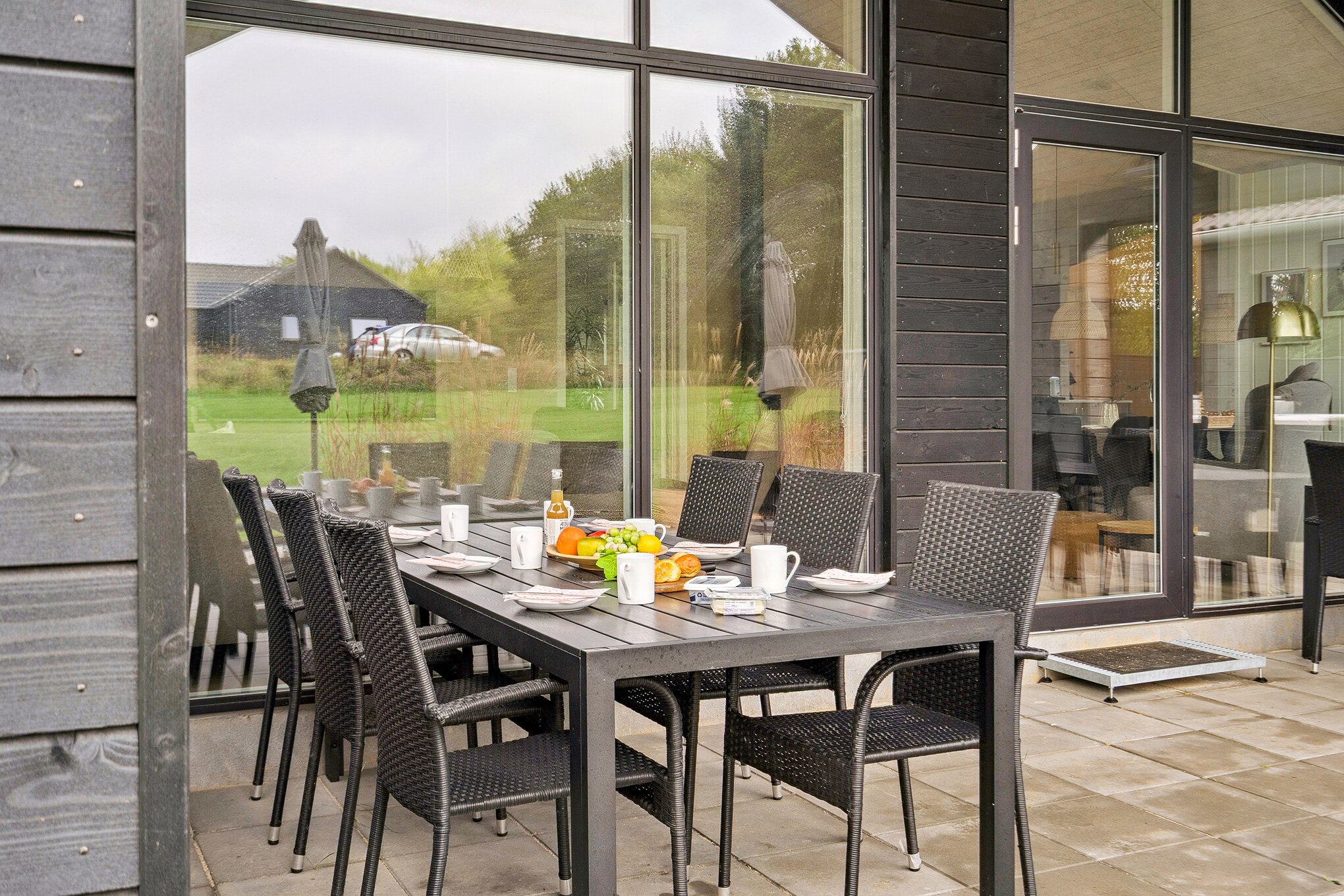 Luksushus nr. 664 har en dejlig terrasse med gode havemøbler til 16 personer.