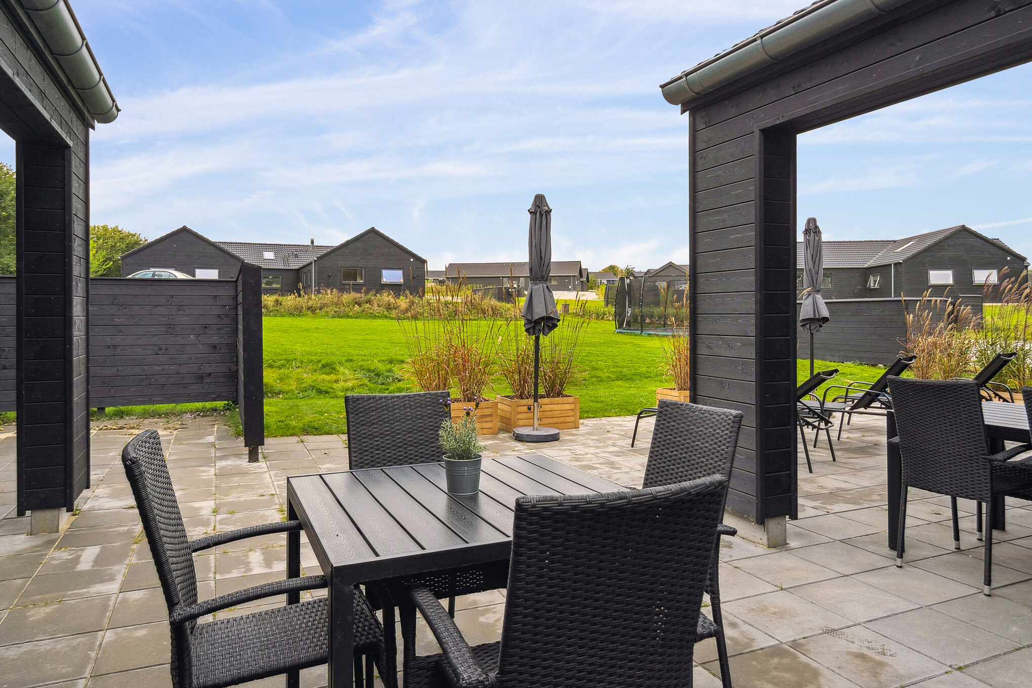 Stor terrasse ved luksushus nr. 664 i Sydjylland.