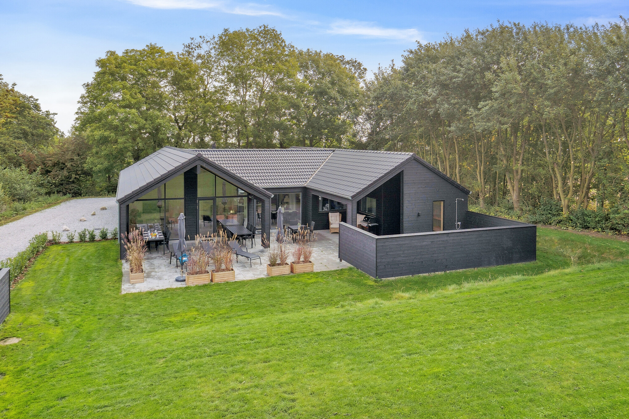 Flot sommerhus nr. 664 med god plads til op til 16 personer