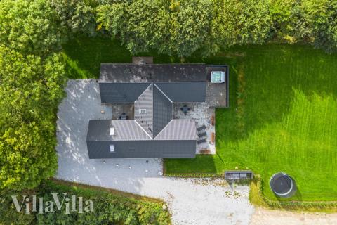 I Sydjylland ligger dette fine poolhus nr. 664 med plads til 16 personer.