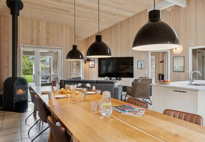 Det store lyse opholdrum i luksushus nr. 222 til 18.