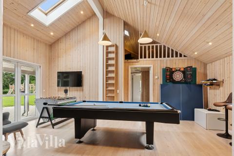 Ud over de mange timer, man kan bruge i husets pool-afdeling, så byder luksushus 222 også på billard/bordtennis og dart