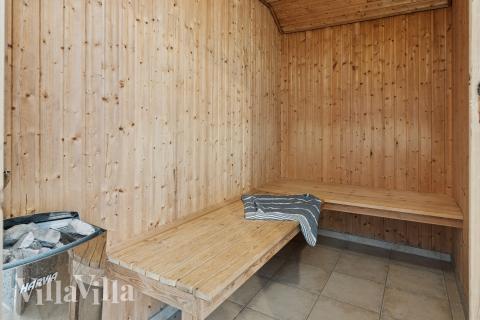 Nyd varmen i saunaen i luksushus nr. 222 til 18 personer