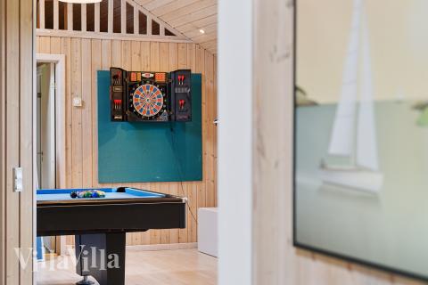 Aktivitetsrum i luksushus nr. 222 med 6 soveværelser og plads til 18 personer.