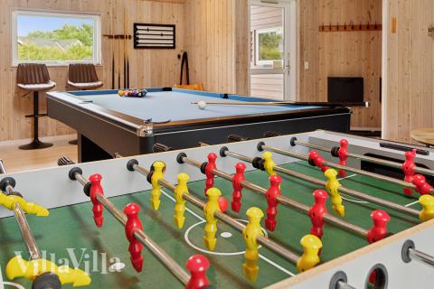 Dyst i sommerhusets aktivitetsrum, når I besøger luksushus nr. 222 i Lolland/Falster/Møn.