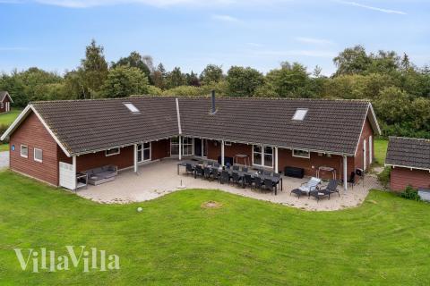 Flot sommerhus nr. 222 med god plads til op til 18 personer