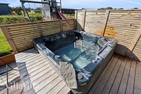 Nyd varmen i spaen i luksushus nr. 925 i Limfjorden