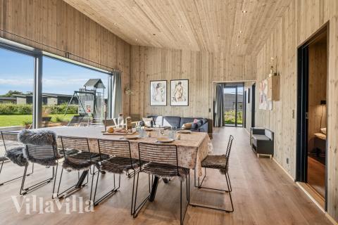 Det store lyse opholdrum i luksushus nr. 925 til 12.