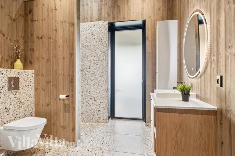 Ét af badeværelserne i luksushus nr. 925