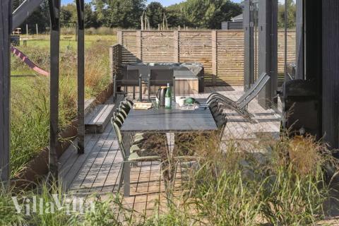Luksushus nr. 925 har en dejlig terrasse med gode havemøbler til 12 personer.