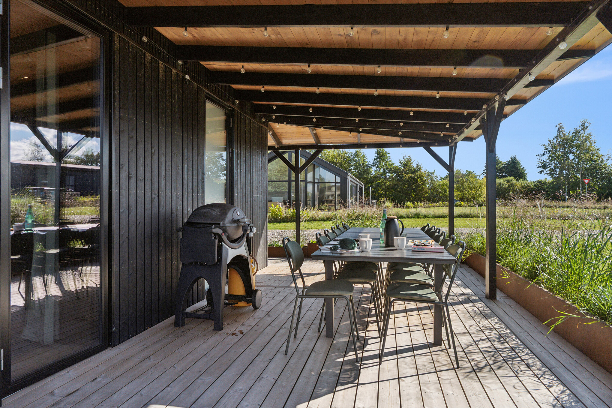 Stor terrasse ved luksushus nr. 925 i Limfjorden.