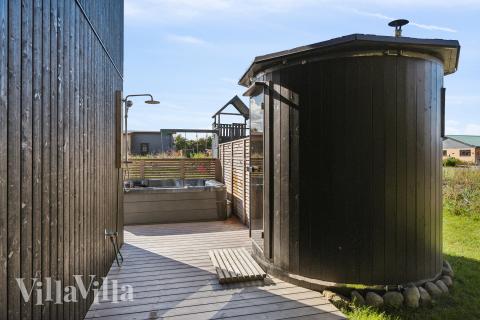 Nyd varmen i saunaen i luksushus nr. 925 til 12 personer