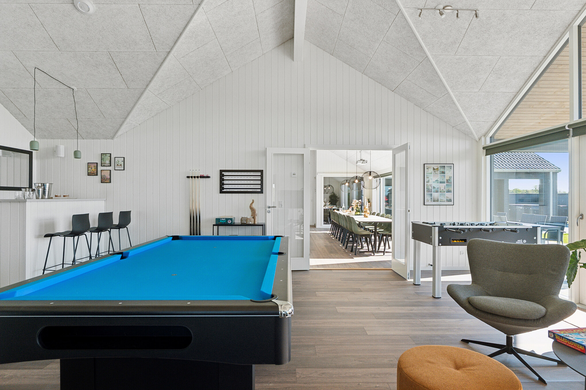 Ud over de mange timer, man kan bruge i husets pool-afdeling, så byder luksushus 673 også på billard/bordtennis og dart
