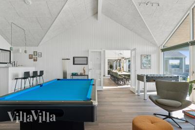 Ud over de mange timer, man kan bruge i husets pool-afdeling, så byder luksushus 673 også på billard/bordtennis og dart