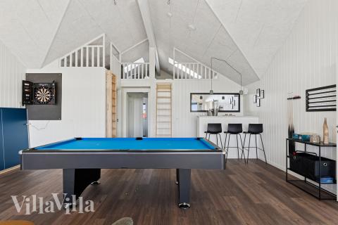 Luksushus 673 til 20 personer byder på et stort aktivitetsrum med bl.a. billard og dart