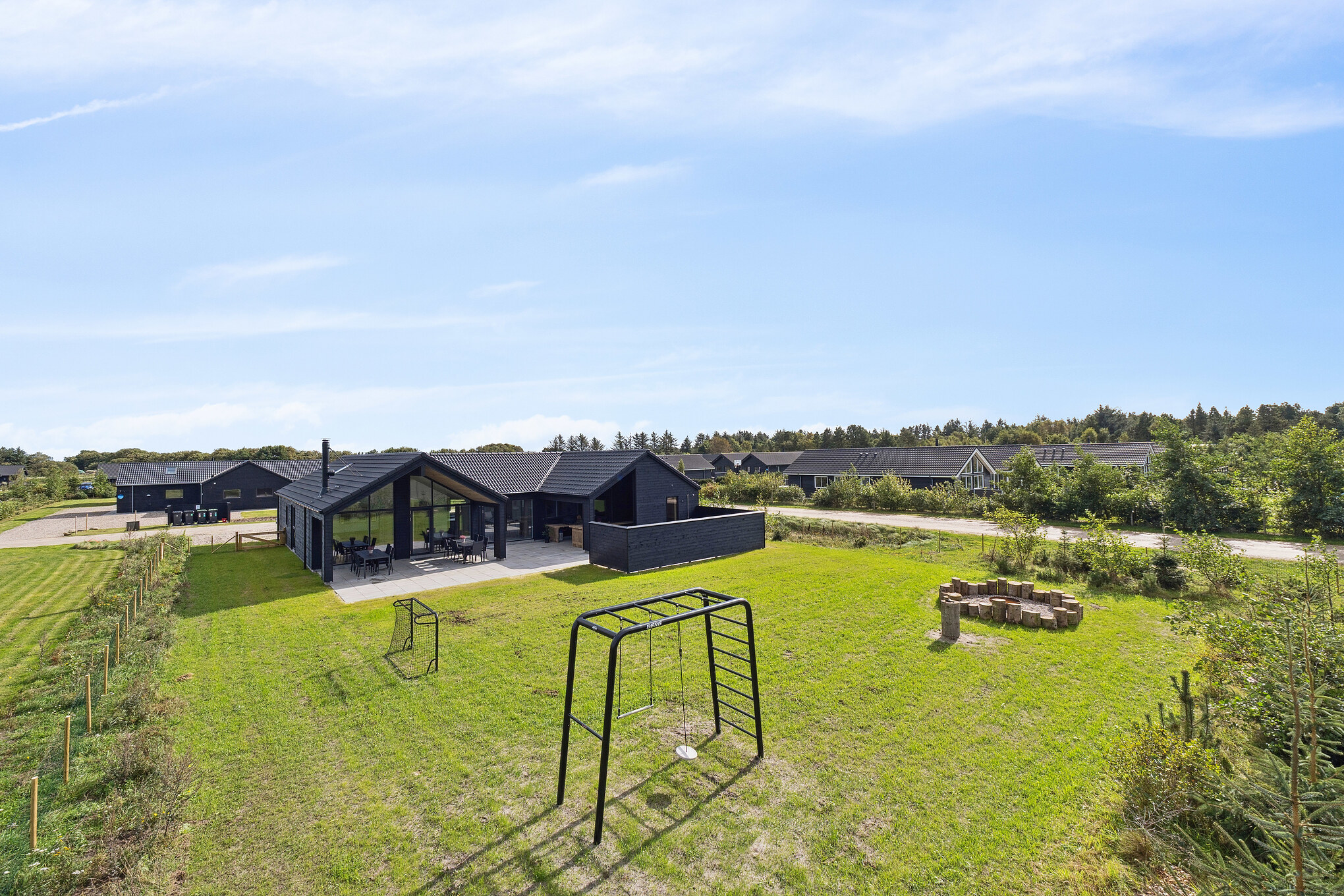 Dette skønne poolhus nr. 698 med plads til 14 personer ligger i Vestjylland