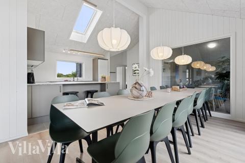 Det store lyse opholdrum i luksushus nr. 698 til 14.