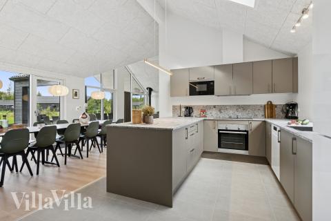 Køkkenet i luksushus nr. 698 er godt indrettet.