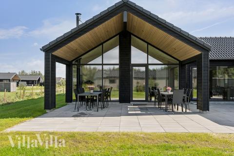 Stor terrasse ved luksushus nr. 698 i Vestjylland.