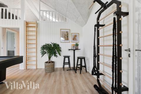 Ud over de mange timer, man kan bruge i husets pool-afdeling, så byder luksushus 698 også på billard/bordtennis og dart