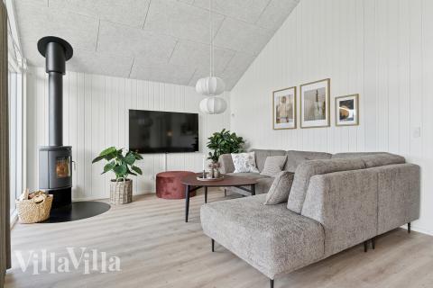 Sofaen i luksushus 698 i Vestjylland indbyder til brætspil eller at se en film sammen.