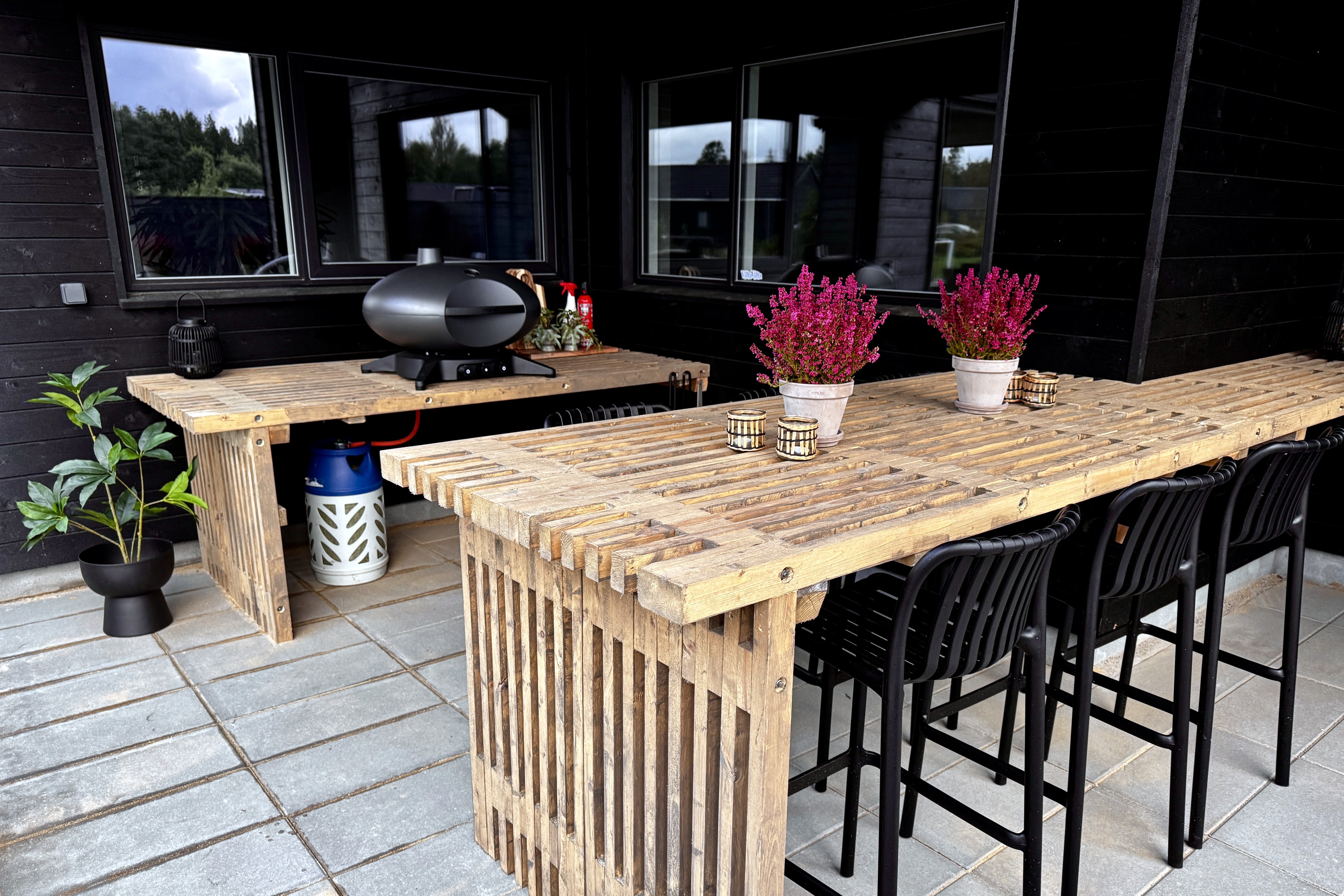 Luksushus nr. 698 har en dejlig terrasse med gode havemøbler til 14 personer.