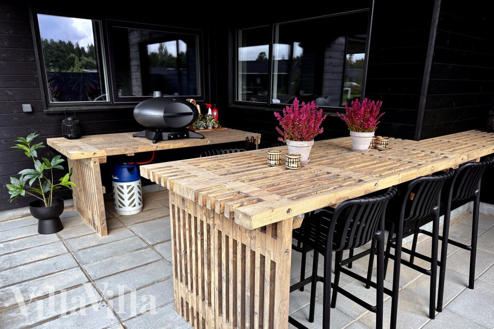 Luksushus nr. 698 har en dejlig terrasse med gode havemøbler til 14 personer.