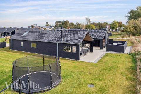 Dette skønne poolhus nr. 617 med plads til 14 personer ligger i Fyn og øer